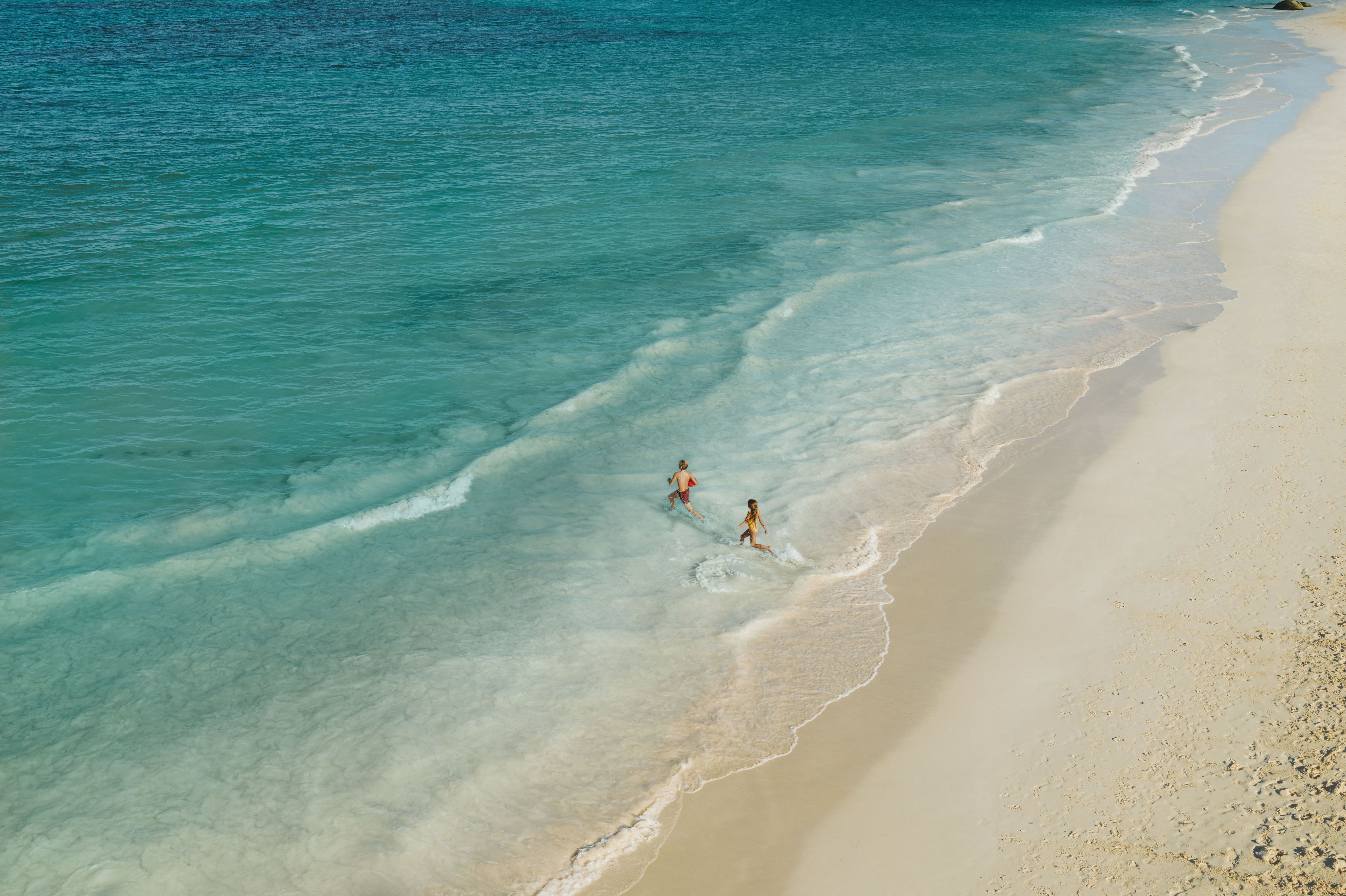 "Tú, solo disfruta” o "Vos solo disfrutá", una campaña memorable para inspirar a tus clientes a viajar.